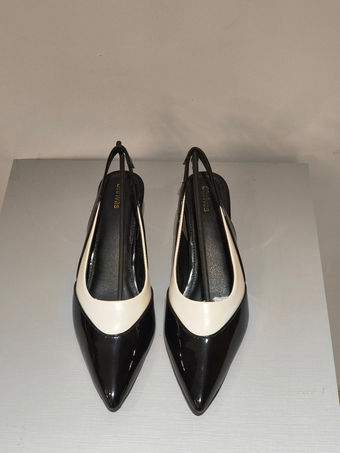 Arian - Black & Cream