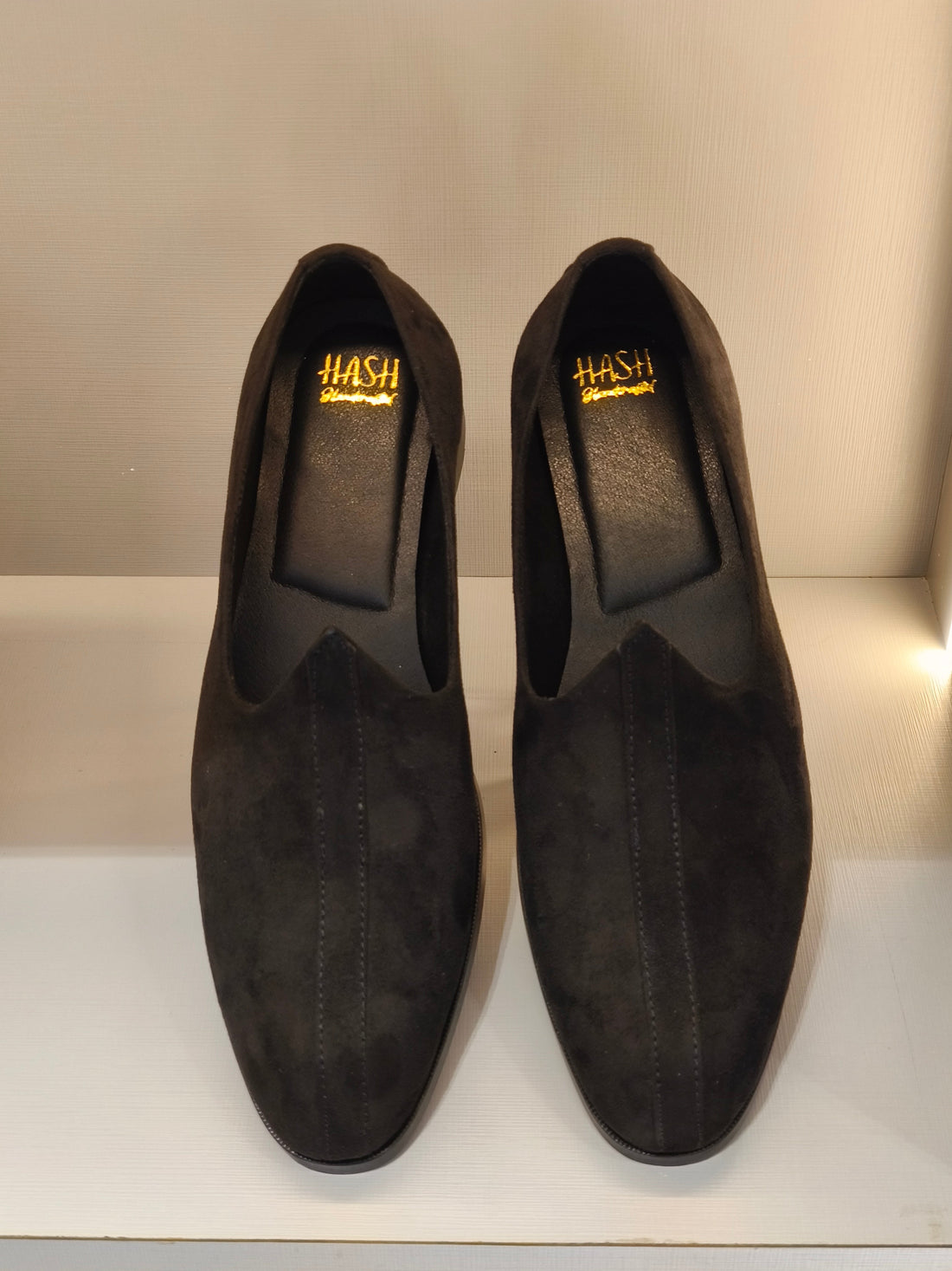 Mojdi - Black suede