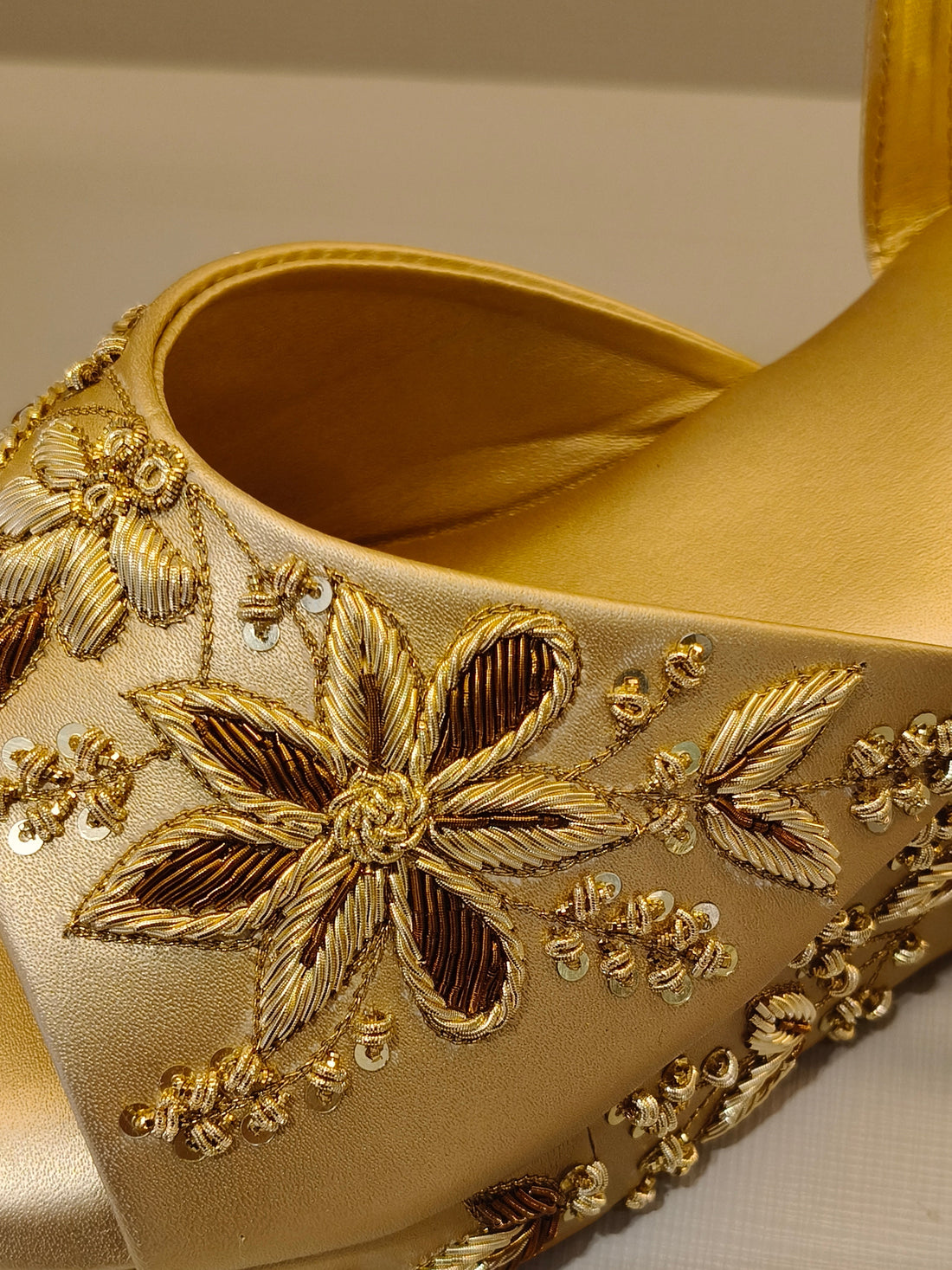 Valentino - Gold